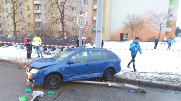 V eskch Budjovicch se stetla dv osobn auta. Zrann byly tyi dti.