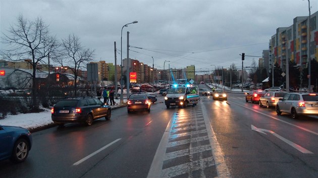 V eskch Budjovicch se stetla dv osobn auta. Zrann byly tyi dti.