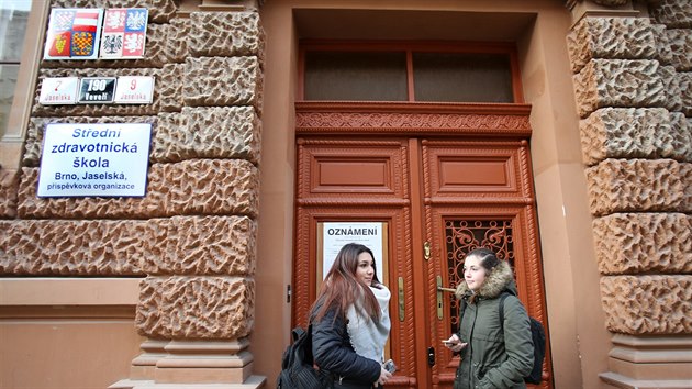 Atmosféru na Střední zdravotnické škole v brněnské Jaselské ulici kritizuje část ze šesti stovek studentů i pedagogů.