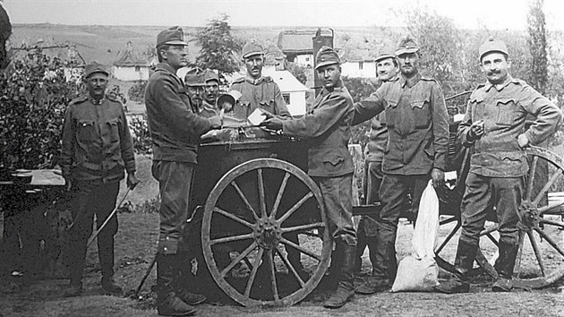 Tebsk rodk Antonn Kurka slouil u 81. pho pluku jako ikovatel (Feldwebel) u poln kuchyn v Halii a do srpna 1917. Na starosti ml zsobovn potravinami.