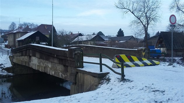 Most v Mrovce, kter nechal Kraj Vysoina uzavt. Bhem letonho roku dojde k jeho demolici a bude nahrazen mostem novm.