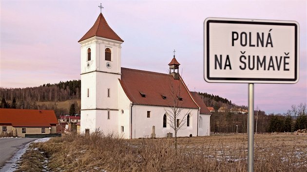 Vesnice blzko hranic s Rakouskem je jmenovcem Poln na Jihlavsku. umavsk Poln patila do vojenskho jezdu Boletice a jej obnova se datuje teprve k zatku roku 2016.