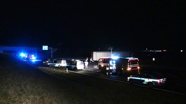 Vn dopravn nehoda se stala u njezdu na obchvat Kolna. Srazilo se zde auto s kamionem.