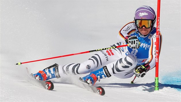 Viktoria Rebensburgov v obm slalomu Kronplatzu.