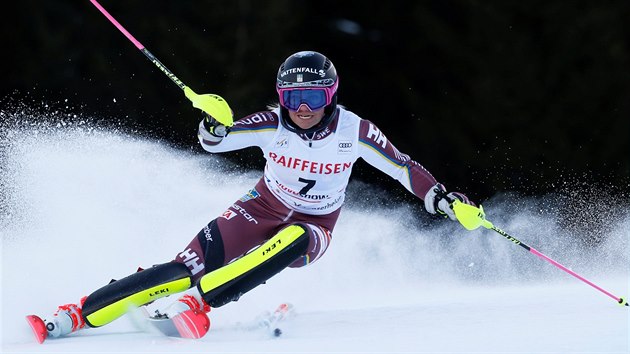 Frida Hansdotterov ve slalomu v Lenzerheide.