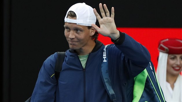 esk tenista Tom Berdych nastupuje k duelu s Rogerem Federerem.