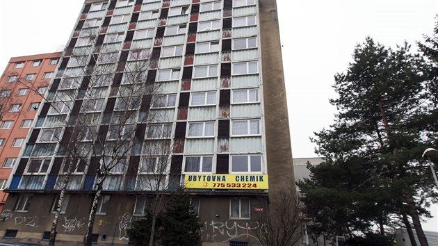 Nkolik destek obyvatel perovsk ubytovny Chemik se muselo do pondl 29. ledna vysthovat, vtina se o tom ale dozvdla se sotva dvoutdennm pedstihem.