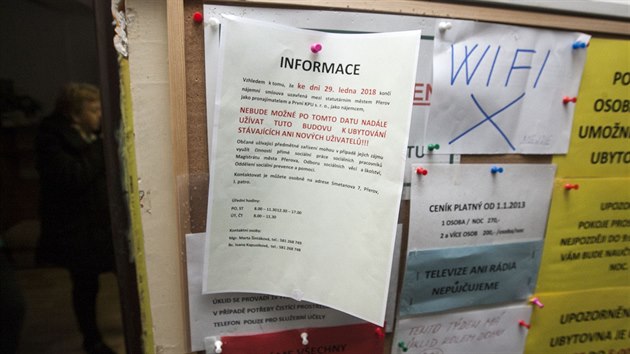 Nkolik destek obyvatel perovsk ubytovny Chemik se muselo do pondl 29. ledna vysthovat, vtina se o tom ale dozvdla se sotva dvoutdennm pedstihem.