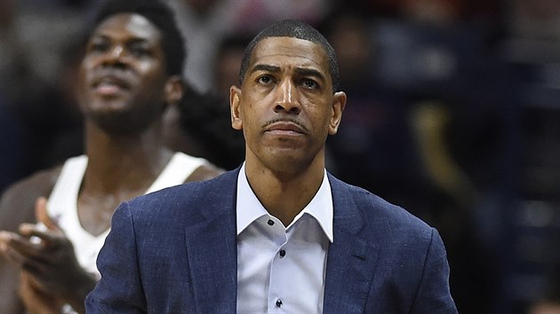 Kevin Ollie pi zpasu Connecticutu