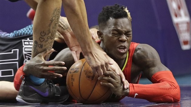 Dennis Schrder z Atlanty se pevn dr me.