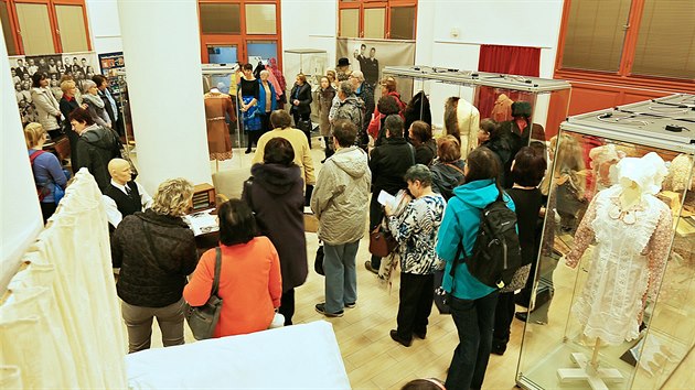 Výstava Móda za časů protektorátu v Regionálním muzeu v Náchodě