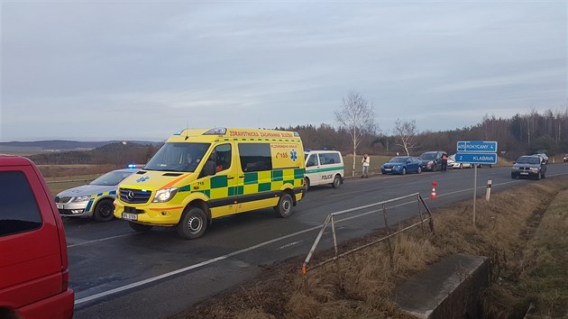 Dopravní nehoda u Ejpovic. Čelní střet autobusu a osobního auta. (24. 1. 2018)