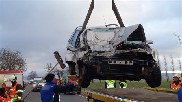 Na Klatovsku dnes ráno zemřel sedmatřicetiletý řidič. Zezadu naboural do traktoru a následně do protijedoucího nákladního auta.