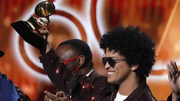 Bruno Mars s cenou Grammy za píseň That’s What I Like.