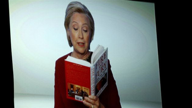 Hillary Clintonov ze zznamu etla ryvek z knihy Fire and Fury odhalujc zkulis psoben Donalda Trumpa v Blm dom.