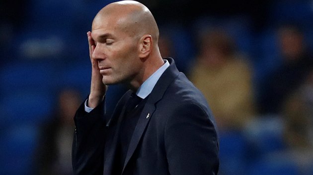 Trenr fotbalist Realu Zinedine Zidane bhem pohrovho utkn proti Leganes.