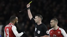 Alexandre Lacazette z Arsenalu práv vyfasoval lutou kartu.