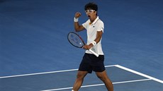 Korejský tenista ong Hjon slaví postup do tvrtfinále Australian Open.