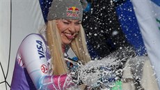 Lindsey Vonnová si u�ívá zaslou�ené vít�zství na sjezdu v Cortin� d'Ampezzo