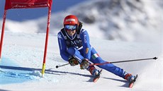 Italka Federica Brignoneová soustedn projídí obím slalomem v Lenzerheide.