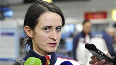 Rychlobruslaka Martina Sáblíková hovoí s novinái ped odletem do djit...