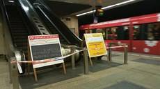 Uzav�ené ji�ní eskalátory ve stanici metra Bud�jovická