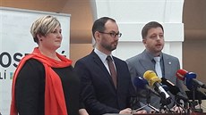 Poslanci Vra Kováová, Jan Farský a Vít Rakuan na tiskové konferenci hnutí...