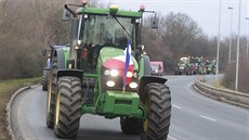 Soukromí zemdlci podpoili kolonou traktor kandidaturu Jiího Drahoe na...