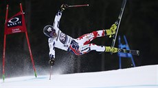 Krytof Krýzl padá v obím slalomu v Garmisch-Partenkirchenu.