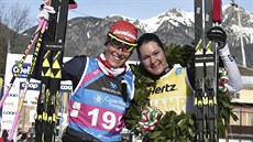 Kateřina Smutná (vlevo) a Britta Johanssonová-Norgrenová v cíli dálkového běhu...