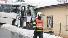 Nehoda autobusu v Haluzicích na Zlínsku.