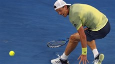 Tomá Berdych ve tvrtfinále Australian Open s Rogerem Federerem.