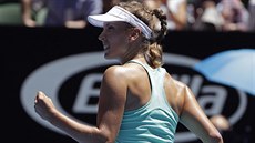 Belgická tenistka Elise Mertensová slaví ve tvrtfinále Australian Open.