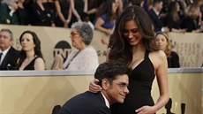 John Stamos a Caitlin McHughová na SAG Awards (Los Angeles, 21. ledna 2018)