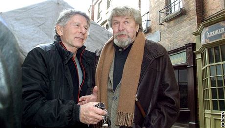Reisér Roman Polanski s kameramanem Miroslavem Ondíkem pi natáení filmu...