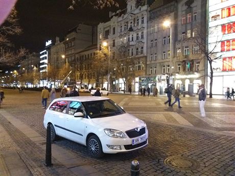 Do pích zón v Praze 1 má povolený vjezd stovky vozidel. Vjezd by ml slouit...