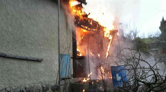 Muž při výrobě opia ze sušených makovic zapálil kamarádovu chatu v brněnské...