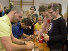 Judist� Luk� Krp�lek a Pavel Pet�ikov mlad�� p�edstavili judo �kol�k�m v Peci...
