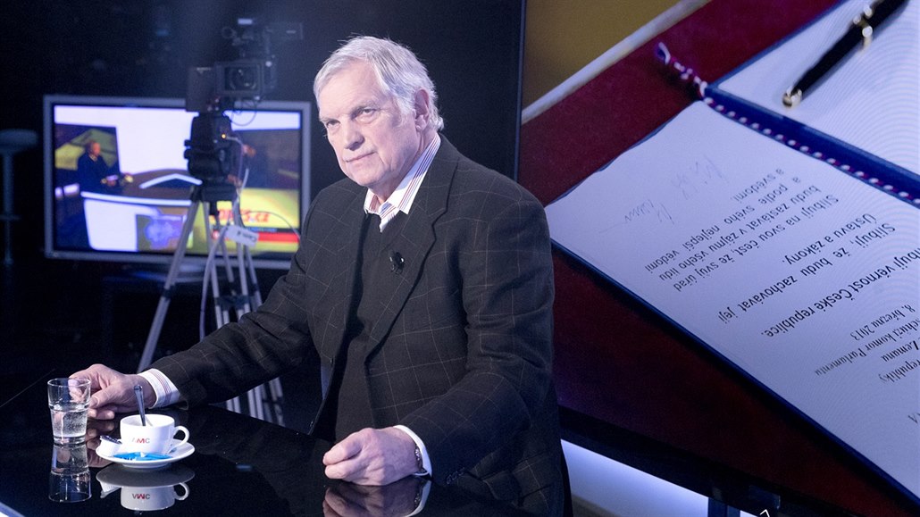 Noviná� a podnikatel Karel Slezák v diskusním po�adu iDNES.cz Rozst�el. (30....