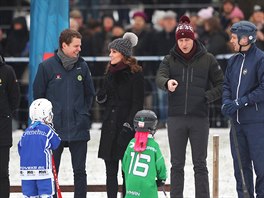 Thotná vévodkyn Kate a princ William se setkali i s malými hokejisty...