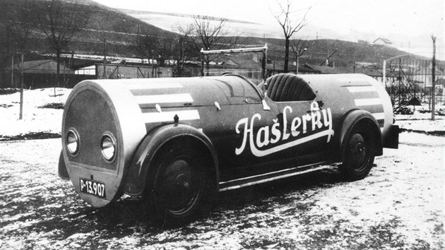 Reklamní automobil  z roku 1929 na podvozku Praga Piccolo továrníka Františka Lhotského, který se proslavil výrobou hašlerek.