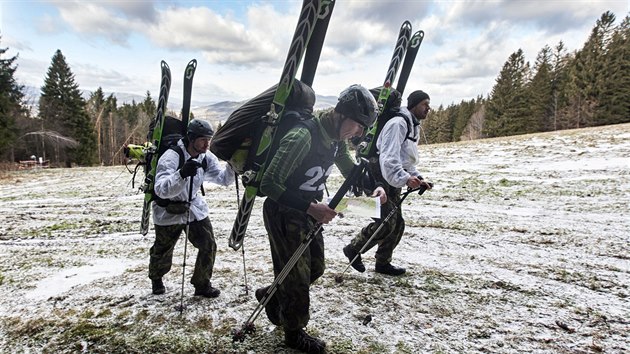 Na lye zatm bhem letonho ronku extrmnho zvodu Winter Survival pli nedolo, protoe snh le jen v nejvych polohch Jesenk. astnci je tak maj vce na zdech ne na nohou.