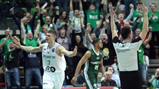 Edo Muri ze Zieloné Góry slaví trojku proti Nanterre.