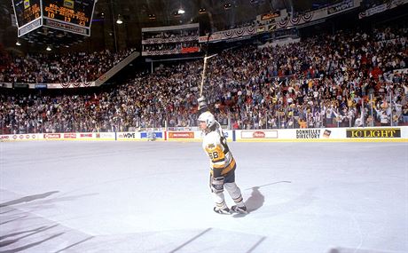 OSLAVOVANÁ LEGENDA. V dresu Pittsburghu vyhrál Jaromír Jágr ptkrát bodování NHL. 