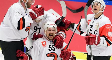 Hokejisté finského Jyväskylä se radují z triumfu v Lize mistr.