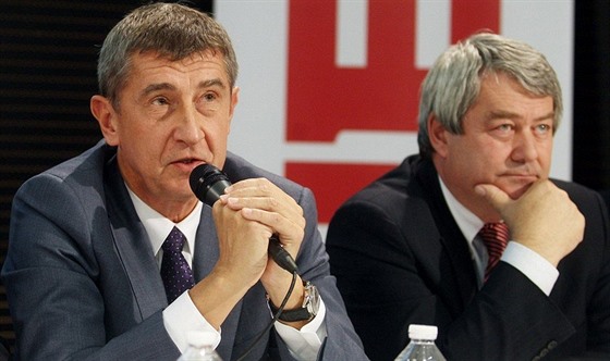 Andrej Babiš a Vojtěch Filip při předvolební debatě lídrů stran v roce 2013.