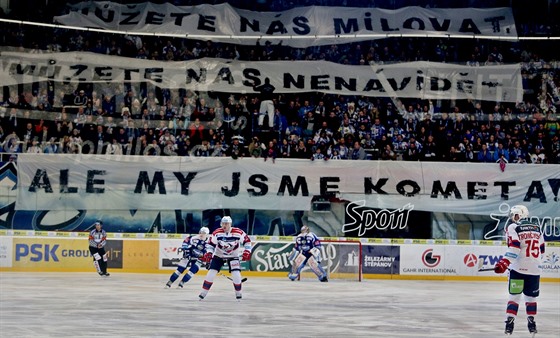Brněnští fanoušci vytvořili k utkání Komety s Pardubicemi skvělou kulisu.