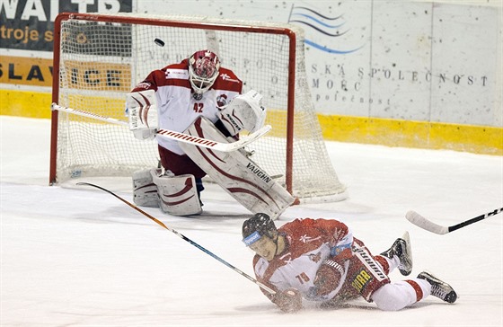 Branká� Olomouce Branislav Konrád nemusel proti st�ele zasahovat díky ob�tavému...