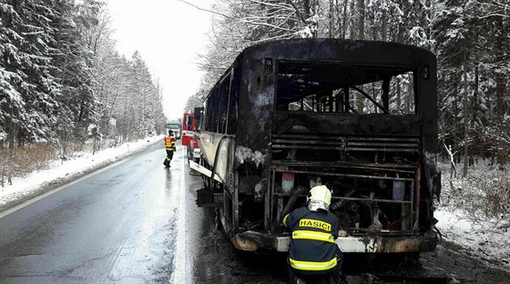 tyicítka dtí natstí staila z hoícího autobusu u Nasavrk vas vystoupit.