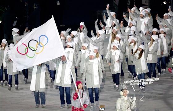 BEZ VLAJKY. Rusové startují na olympiádě pod neutrální olympijskou vlajkou,...